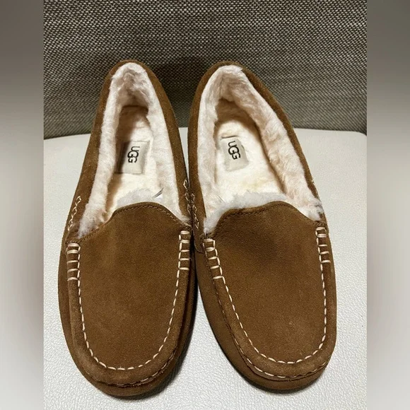 UGG® Ansley Water Resistant Suede Slip-On Slipper (Women’s Size 8 - Picture 2 of 9